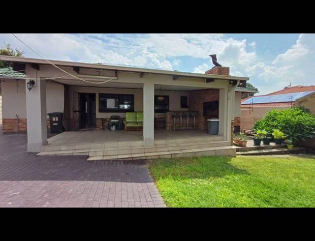 3 BEDROOM HOUSE FOR SALE IN SOUTH CREST